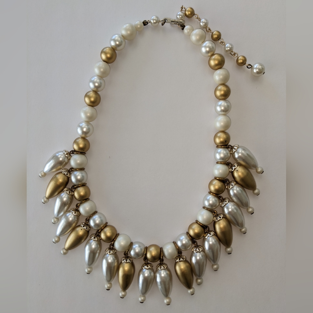 VTG JAPAN SIGNED GOLD TONE & FAUX PEARL HEAVYWEIGHT NECKLACE - Picture 2 of 10